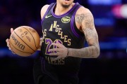 NBA直播吧-Shams：湖人和双向合同后卫小尼克-史密斯签约两年